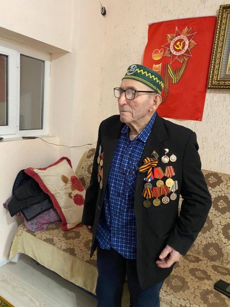 Сегодня мы чествовали героя войны, пулеметчика Алиханича Арабова. - Файл 3