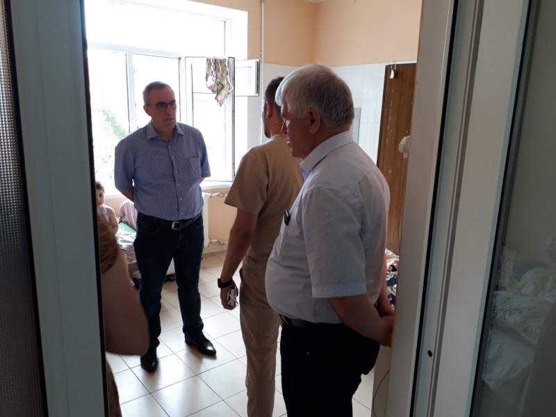 Сезонный рост заболеваемости:  министр Джамалудин Гаджиибрагимов  навестил пациентов центра инфекционных болезней