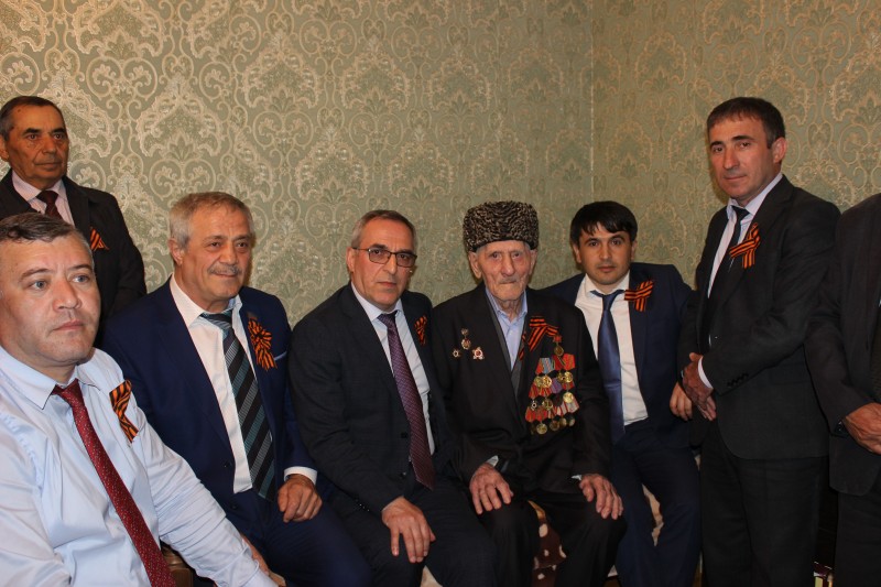 В преддверии Дня Победы  министр  Джамалудин Гаджиибрагимов навестил ветеранов проживающих в Табасаранском районе - Файл 7