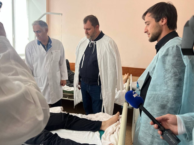 Ярослав Глазов лично поинтересовался у раненых качеством оказания медицинской помощи