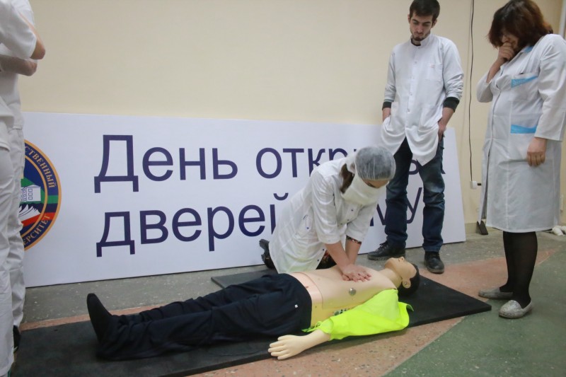 Начальник управления оказания медицинский помощи населению Минздрава РД Татьяна Беляева побывала на Дне открытых дверей ДГМУ