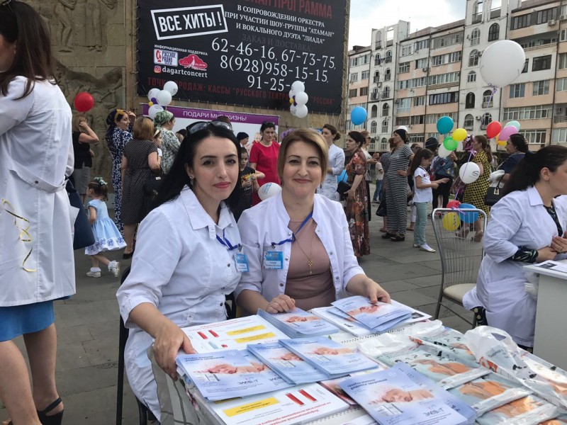 Более 1000 человек собралось в центре Махачкалы на акции против абортов - Файл 10