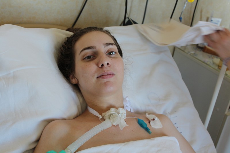 Ювелирная работа: В Дагестане провели уникальную операцию пациентке со сложнейшей травмой шеи - Файл 1