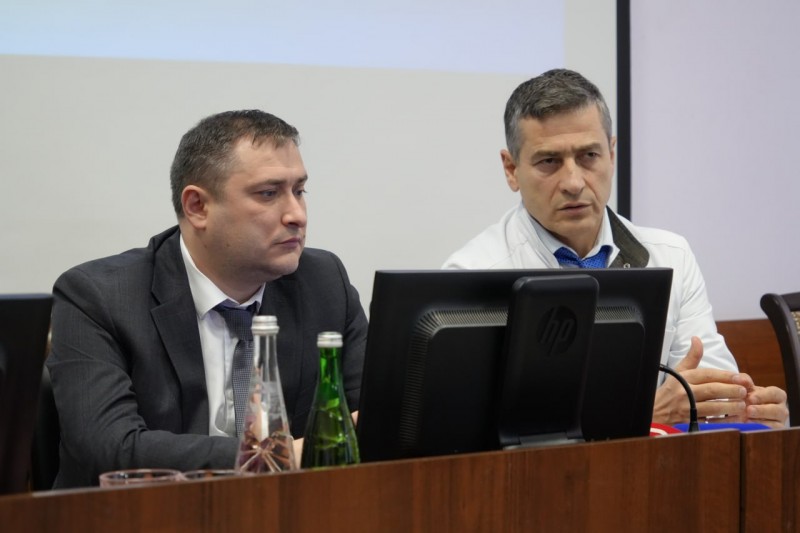 В рамках  Года семьи, в ГКБ Махачкалы, прошла церемония подписания соглашения о взаимодействии с Минтруда РД. - Файл 1