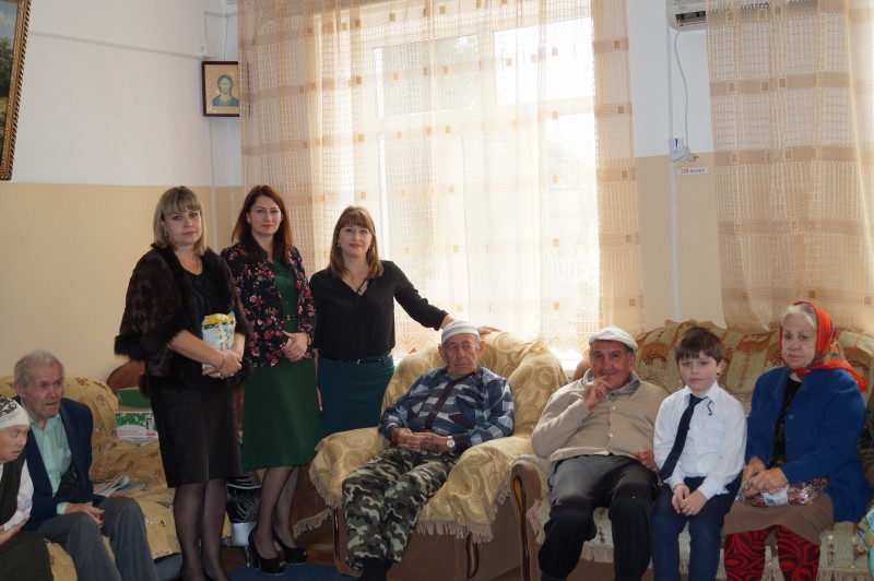 Медики навестили постояльцев отделения временного пребывания граждан пожилого возраста и инвалидов в Кизлярском районе - Файл 2