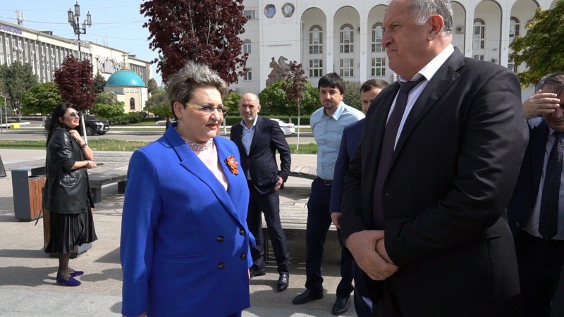В Дагестане продолжат строить сельские медучреждения и оснащать их оборудованием и транспортом - Файл 1