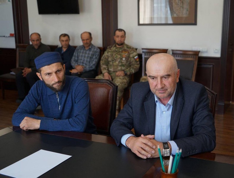 Заместитель Председателя Правительства Республики Дагестан Абдурахман Махмудов провёл личный приём граждан в администрации Хунзахского района - Файл 2