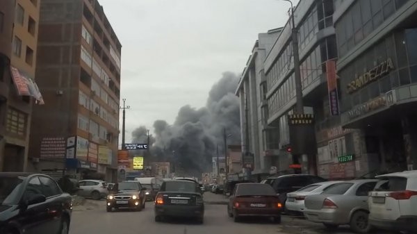 Пострадавших непосредственно от огня при пожаре на рынке нет
