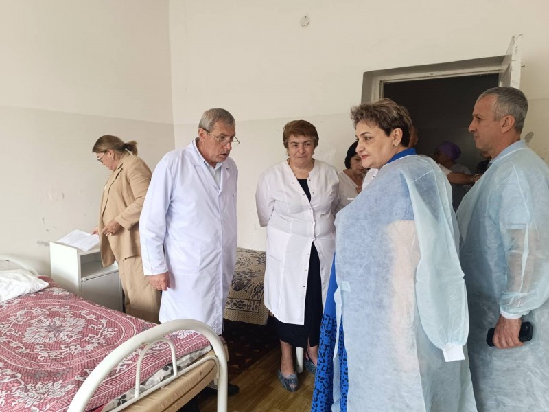 Татьяна Беляева с аппаратом Минздрава РД сегодня с рабочей поездкой посетила Ахтынскую ЦРБ