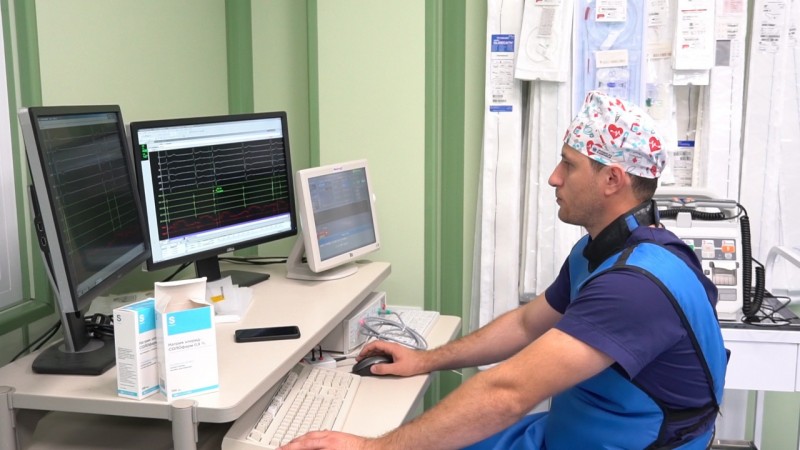 Уникальную операцию пациентке с нарушением ритма сердца провели дагестанские врачи - Файл 1