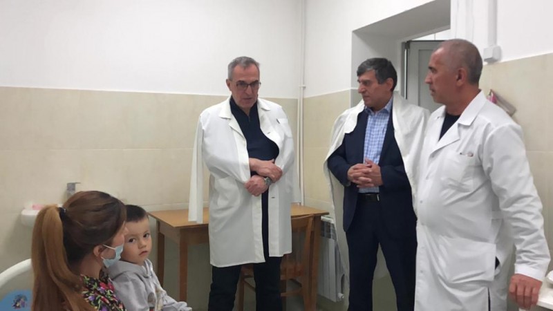 Глава Минздрава Дагестана навестил детей госпитализированных в Каякентскую ЦРБ с острой кишечной инфекцией - Файл 3