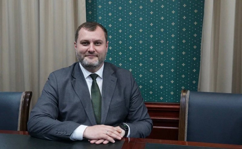Врио министра здравоохранения РД Глазов Я.Н. "поздравляю вас с праздником единения нашего большого, дружного, многонационального народа!"