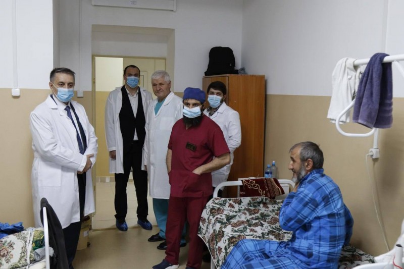 Абдурахман Махмудов проверил состояние психиатрической больницы и противотуберкулезного диспансера в Буйнакске. - Файл 8