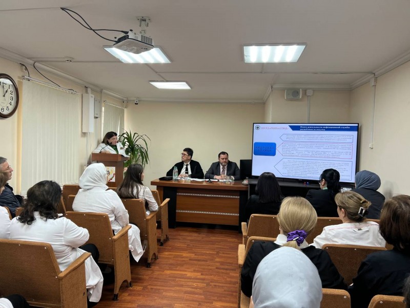Министр здравоохранения РД Татьяна Беляева с Коллегией Минздрава РД накануне заслушали подведение итогов работы Республиканской клинической больницы 2. - Файл 3