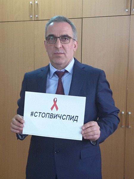 Сотрудники Минздрава Дагестана во главе с министром Джамалудином Гаджиибрагимовым присоединились к интернет-флешмобу #СТОПВИЧСПИД