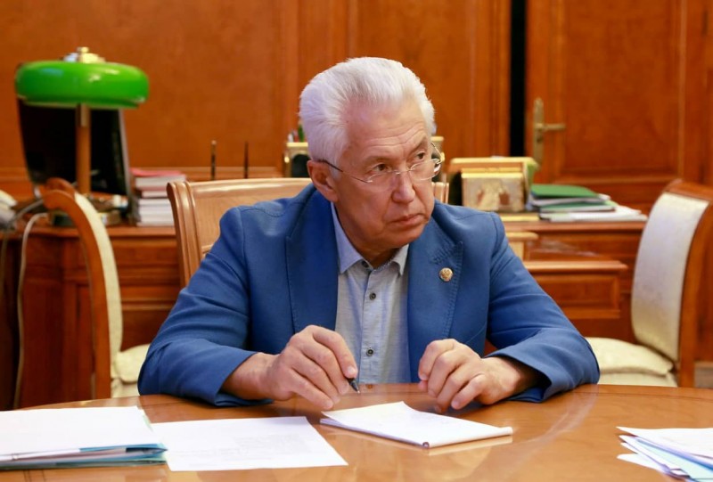 Состояние дел в сфере здравоохранения обсудили на встрече глава Дагестана и руковолитель Минздрава РД