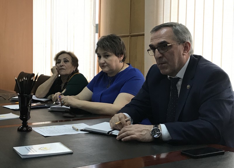 В Дагестане будут развиваться малоинвазивные операции в колопроктологии и отоларингологии - Файл 3