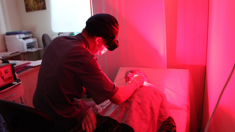 В День открытых дверей лечение фотодинамикой получили все пациенты с диагнозом рак кожи - Файл 2