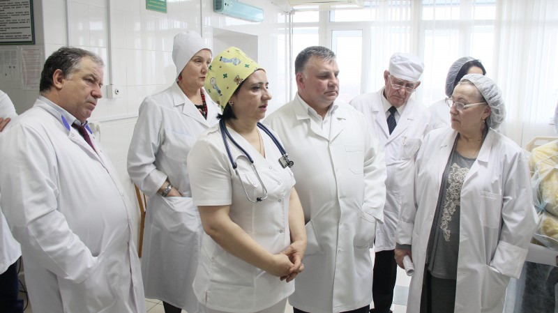 Ведущие врачи Санкт-Петербурга ознакомились  с работой Перинатального центра «Мама Патимат» и ДРКБ - Файл 12