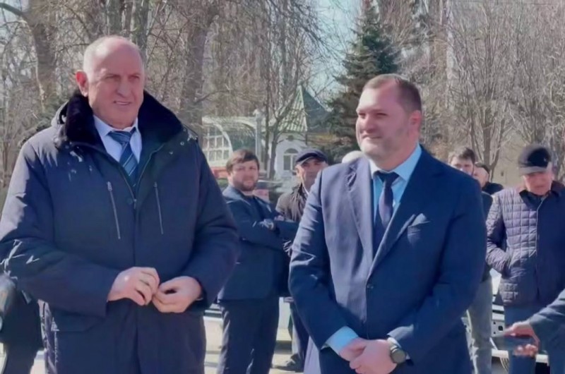 Министр здравоохранения РД Ярослав Глазов поздравил Абдулмуслима Мухудиновича