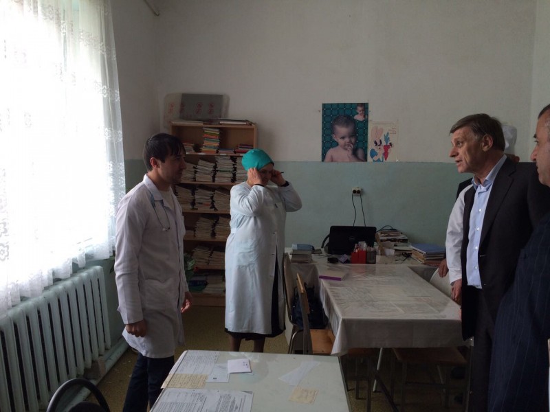 Министр Танка Ибрагимов ознакомился с работой Дахадаевской ЦРБ  и провел выездной прием граждан - Файл 2