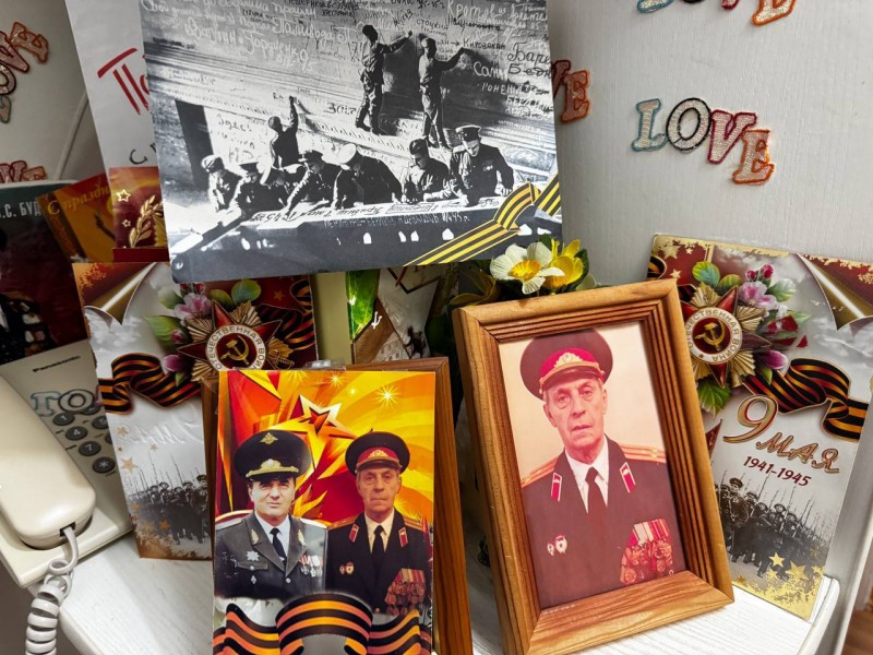 Врачи поликлиники № 6 Махачкалы во главе с главным врачом Заремой Тагировой и представители городской администрации навестили на дому и поздравили с наступающим Днём Победы Евгения Васильевича Якимца - Файл 3