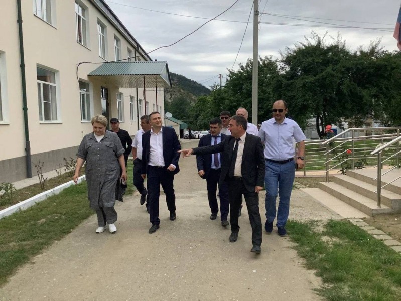 В Табасаранском районе увековечили память заслуженного врача РФ Мирзамагомеда Магомедова - Файл 4