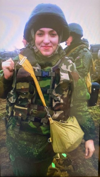Командир медицинского взвода Альбина Капланова ежедневно спасает десятки раненых на Донбассе - Файл 2