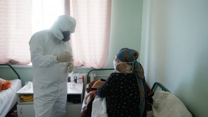 Министр Джамалудин Гаджиибрагимов проверил работу четырех медучреждений задействованных в лечении пациентов с признаками COVID-19 - Файл 1
