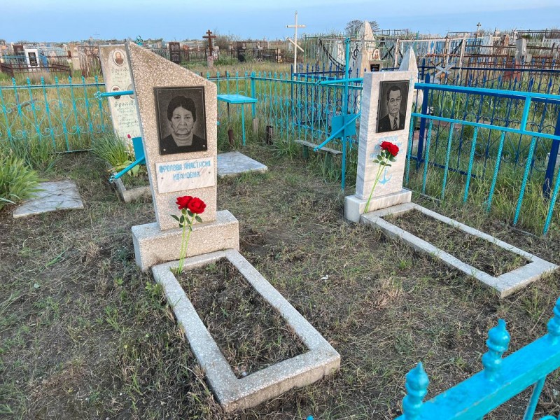 Сотрудники Сулакской участковой больницы облагородили могилы ветеранов Великой Отечественной войны - Файл 1