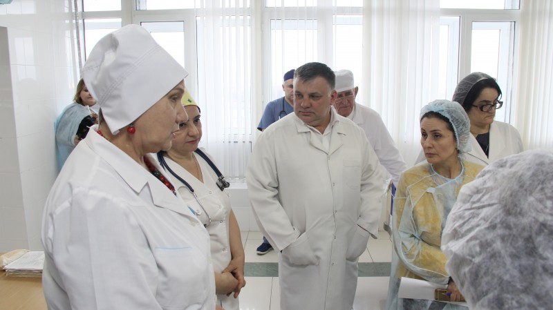 Ведущие врачи Санкт-Петербурга ознакомились  с работой Перинатального центра «Мама Патимат» и ДРКБ - Файл 10