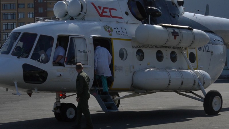Вертолет Минздрава РД эвакуировал в Ожоговый центр РКБ двоих пострадавших при пожаре в Хасавюрте