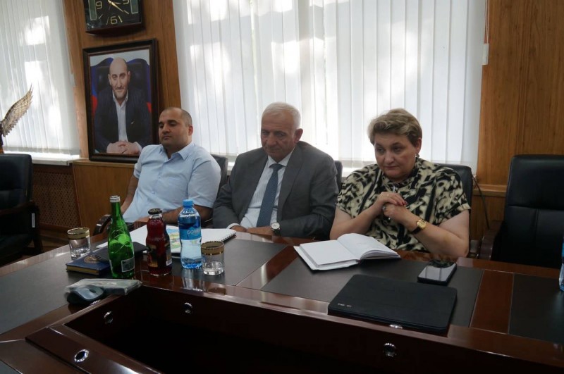 Министр здравоохранения РД Татьяна Беляева провела приём граждан в Тляратинском районе.