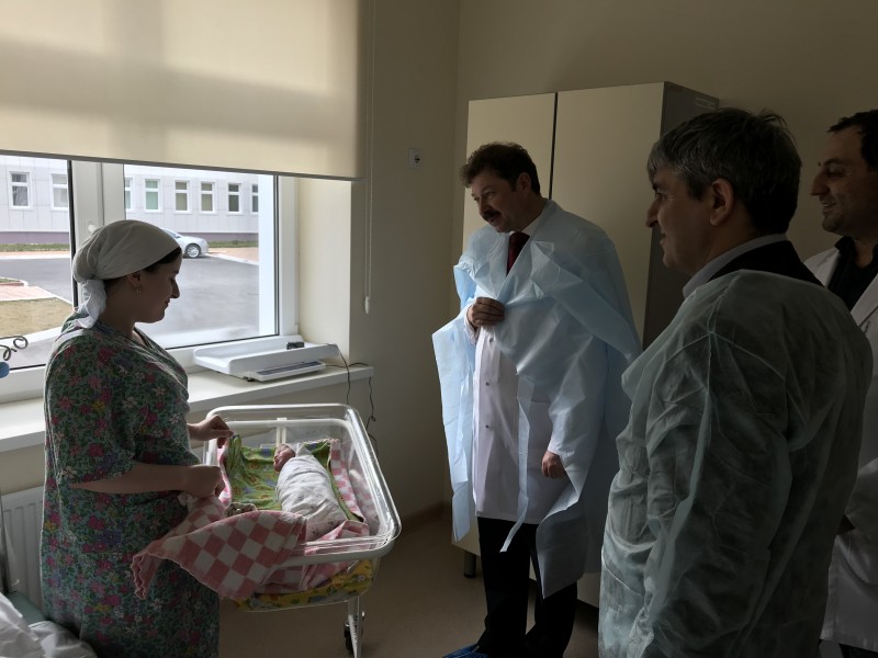 Замглавврача НМИЦ акушерства, гинекологии и перинатологии Олег Пекарев проверил работу Республиканского перинатального центра «Мама Патимат»