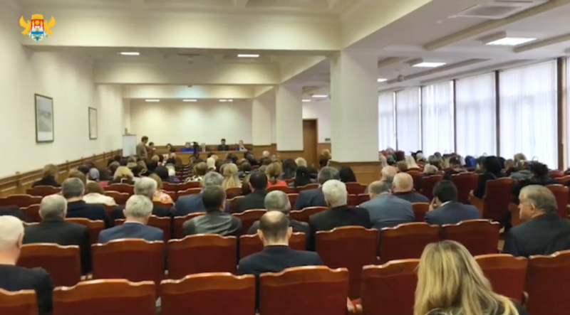 Вопрос осложнения эпидемиологической ситуации по заболеваемости корью в городе Махачкале и мерах ее стабилизации сегодня обсудили на совещании в администрации города.