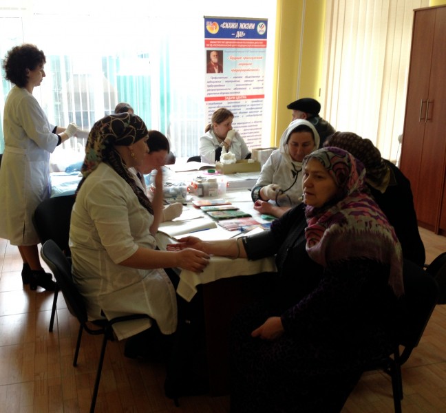 Более 160 жителей Махачкалы  смогли бесплатно проверить уровень сахара в крови - Файл 4