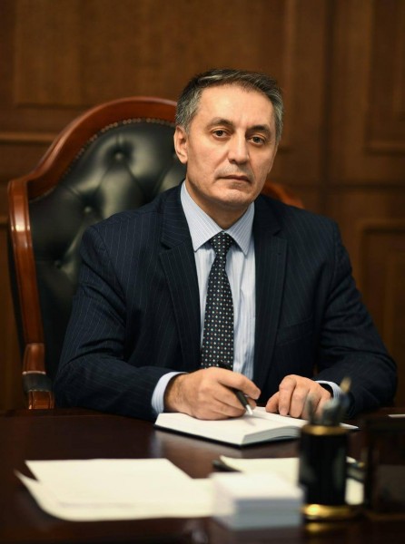 Вице-премьер Абдурахман Махмудов поздравил с праздником Ураза-байрам