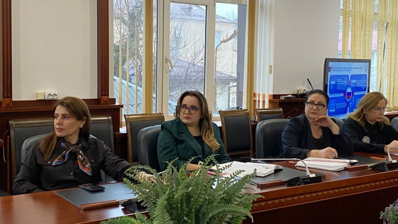 В Минздраве Дагестана приняли участие в селекторном совещании федерального ведомства с регионами. Первым вопросом разбиралось исполнение национальных проектов - Файл 3