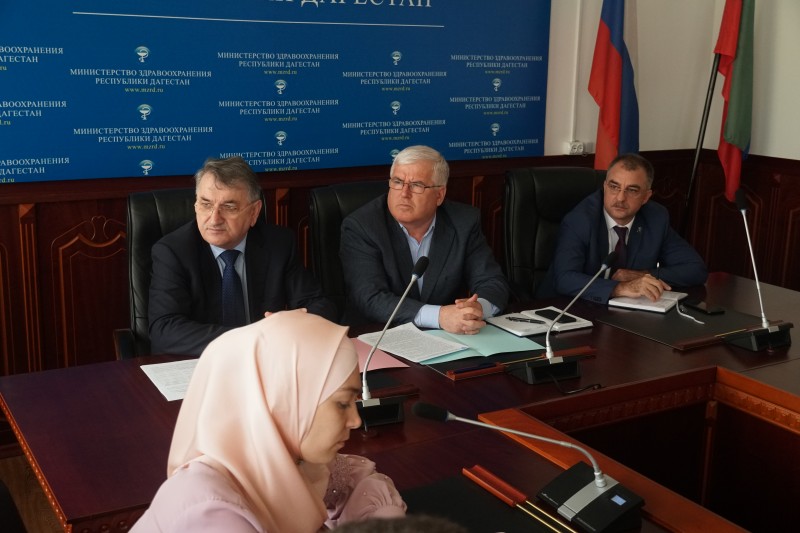 Новые оснащенные ФАПы, удобные поликлиники и развитие санавиации обсудили на селекторе в Минздраве РД - Файл 6