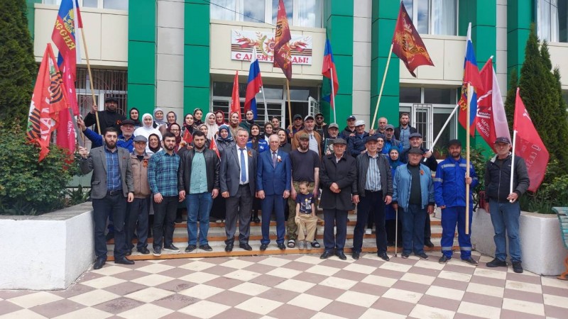 Знамя Победы гордо шествует в высокогорном Чародинском районе - Файл 1