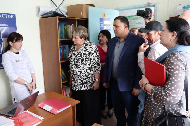 Министр здравоохранения Республики Дагестан Татьяна Беляева и глава Магарамкентского района Фарид Ахмедов торжественно открыли модульный ФАП в с.Джепель - Файл 6