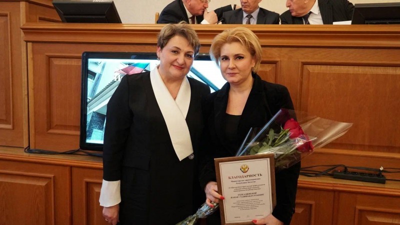 На Итоговой Коллегии Минздрава РД состоялось награждение отличившихся сотрудников - Файл 1