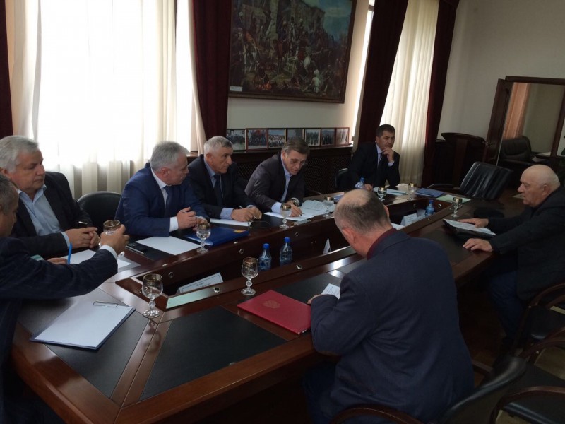 Министр Танка Ибрагимов ознакомился с работой Дахадаевской ЦРБ  и провел выездной прием граждан - Файл 5