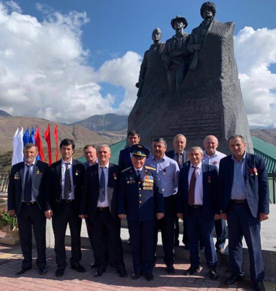 Участником событий 1999 года в Ботлихском районе стал и заместитель министра здравоохранения РД Патхула Патхулаев - в те годы молодой врач, который не смог остаться в стороне, когда к дому земляков пришла беда - Файл 1