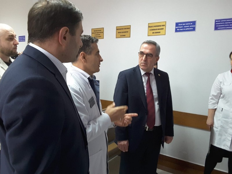 Министр Джамалудин Гаджиибрагимов ознакомился с реализацией принципов бережливости в поликлиниках - Файл 2
