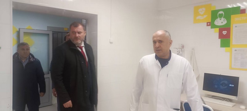 Министр здравоохранения РД Ярослав Глазов лично проверил оказание помощи пострадавшим в аварии в Бабаюртовском районе