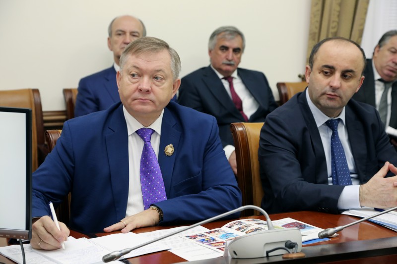 Школьную медицину обсудили на совещание под руководством депутата Госдумы России, бывшего главного санитарного врача страны Генадия Онищенко - Файл 4