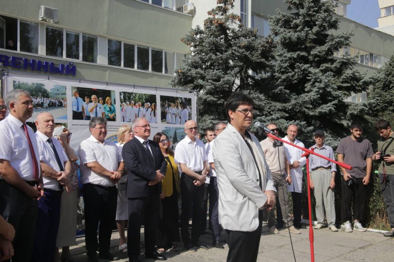 Замминистра здравоохранения РД Патхула Патхулаев принял учатие в Посвящении в студенты первокурсников ДГМУ