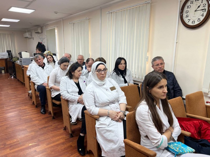 В Республиканском центре инфекционных болезней, профилактики и борьбы со СПИД проходит заслушивание итогов работы центра.