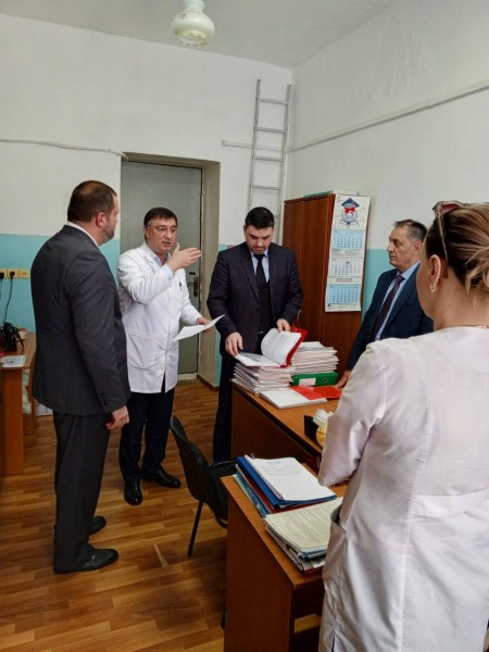 Вице-премьер Абдурахман Махмудов посетил Республиканский кожно-венерологический диспансер
